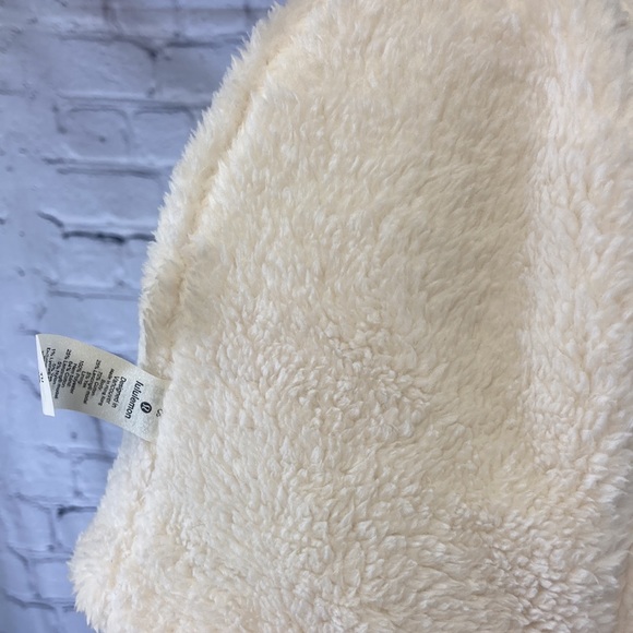 Lululemon winter hat - Picture 4 of 4